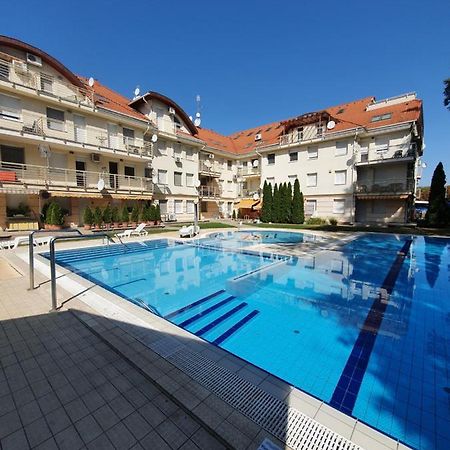 Relax Wellness Studio Hajdúszoboszló Apartamento Exterior foto