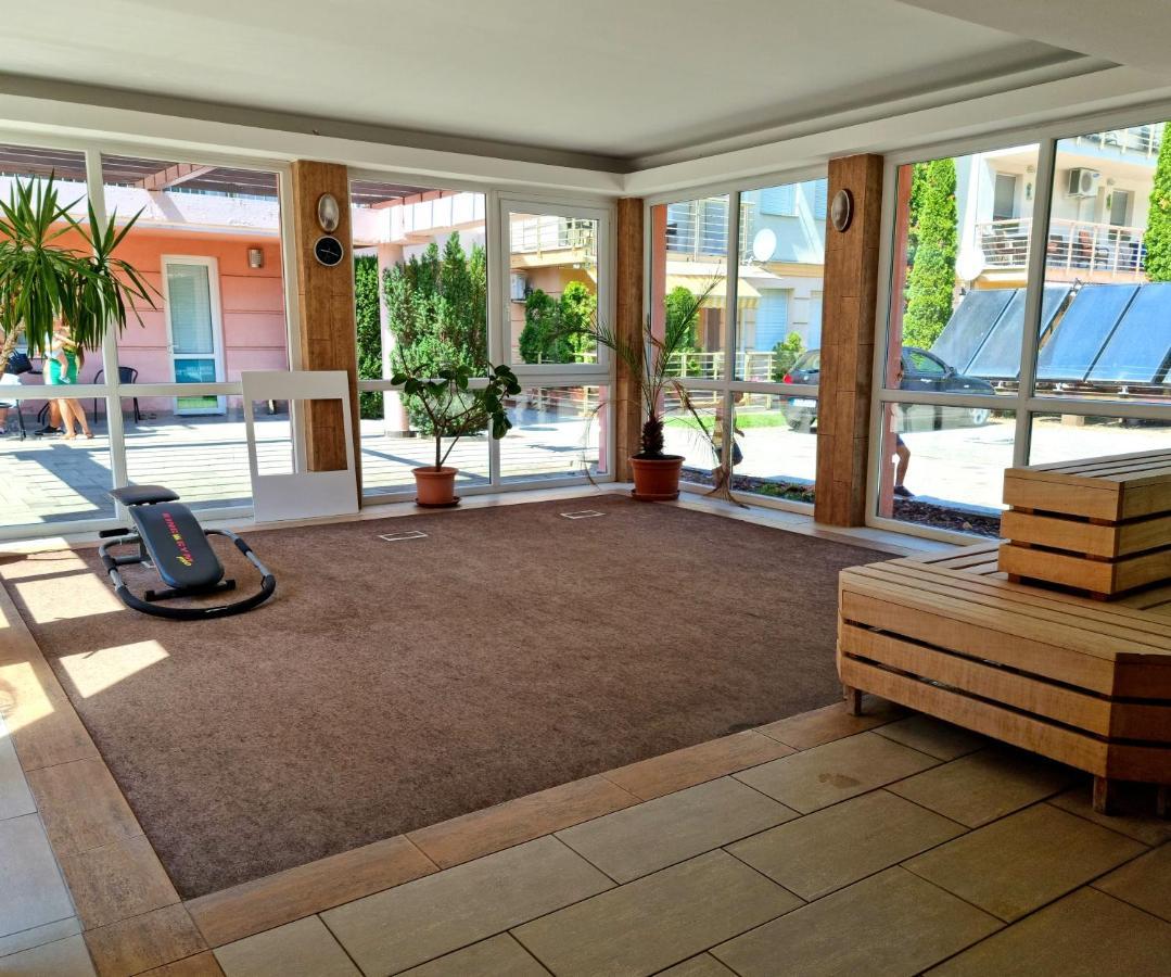 Relax Wellness Studio Hajdúszoboszló Apartamento Exterior foto
