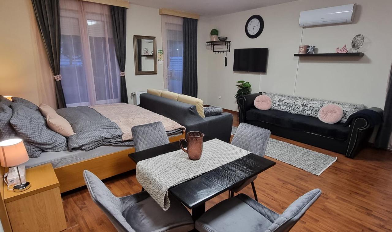 Relax Wellness Studio Hajdúszoboszló Apartamento Exterior foto