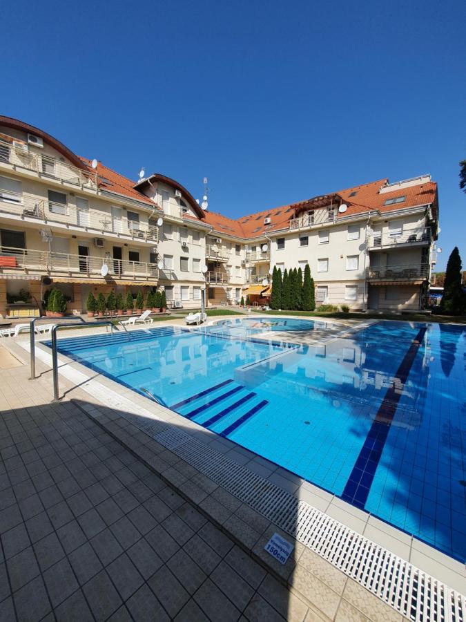 Relax Wellness Studio Hajdúszoboszló Apartamento Exterior foto